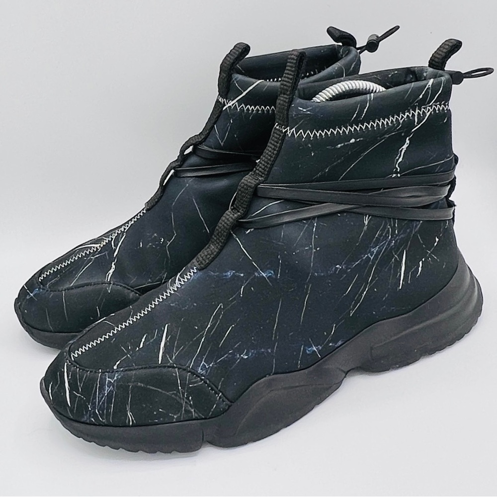 John Geiger 002 FRIENDS & FAMILY Sneakers in Black Marble w/ Leather Laces
